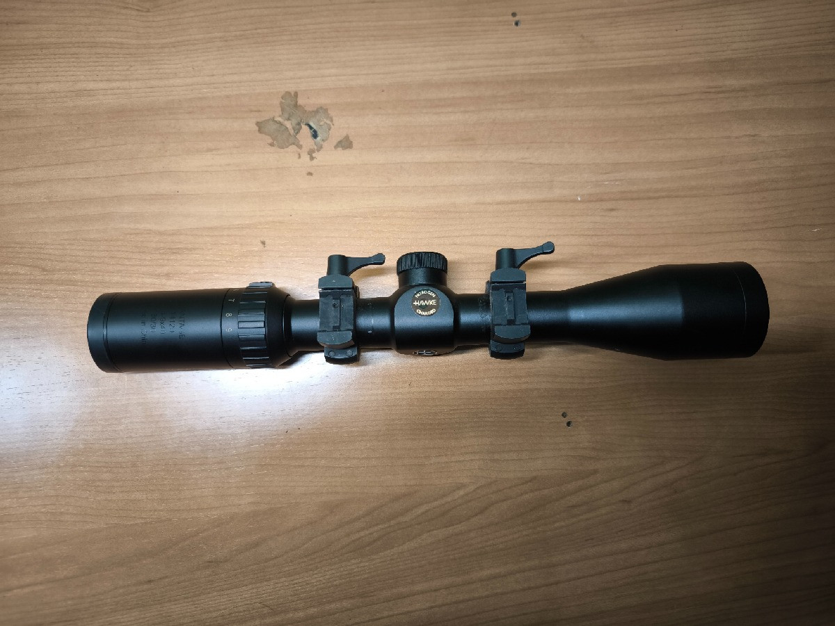 Hawke Vantage 3-9x40 con monturas Recknagel de palomilla
