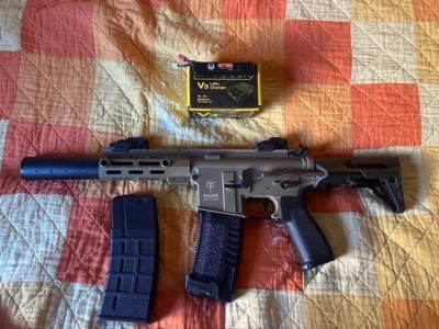 Réplica AEG M4 Ronin Tan Saigo Defense