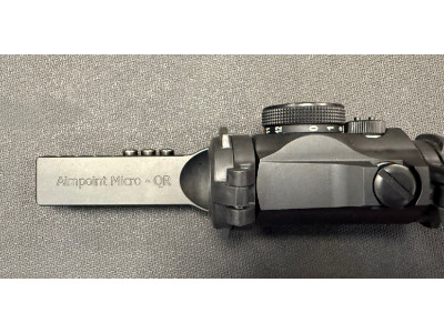 Aimpoint H2 con carril QR