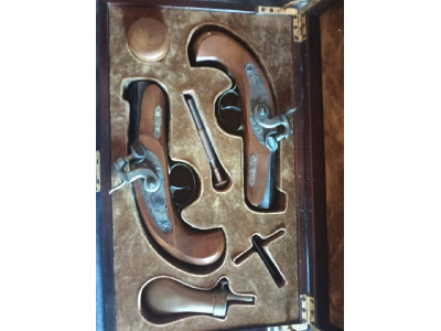 Antiguas pistolas duelo maleta