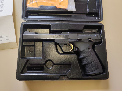 Pistola Browning Buck Mark Standard URX