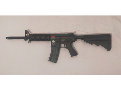 Armas y accesorios de airsoft