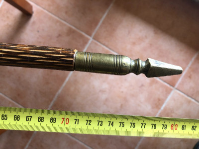 Bastón antiguo madera punta metal piramidal