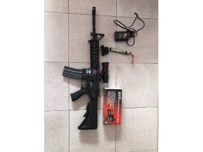 M16 con mira, cargador y baterÃa
