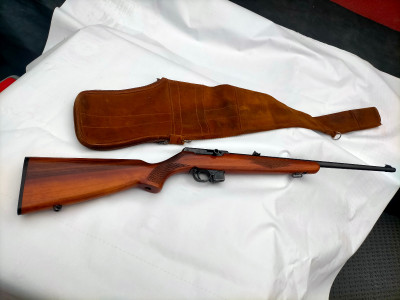 Carabina Semiautomática Brno 22LR Modelo 581