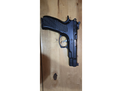 CZ 75 con kit kadet 22LR