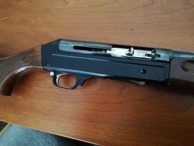 Escopeta repetidora Benelli de caza