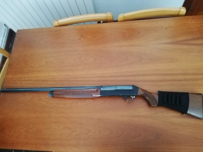 Escopeta repetidora Benelli de caza