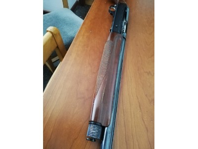 Escopeta repetidora Benelli de caza