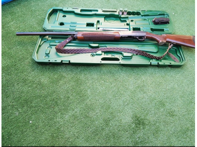 Escopeta de caza semiautomática