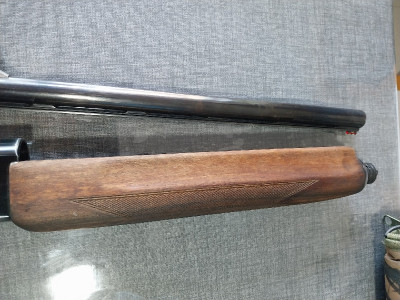 Escopeta semiautomática Browning B80 SL calibre