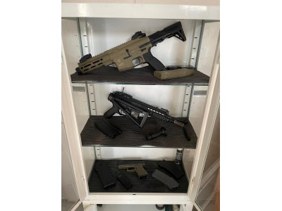 Armas airsoft y armaduras
