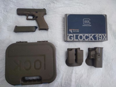 Glock 19 Tan Umarex Blowback