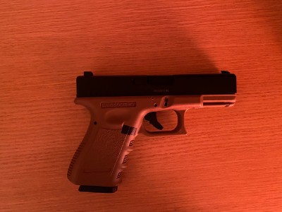 Pistola Glock 23-C de airsoft