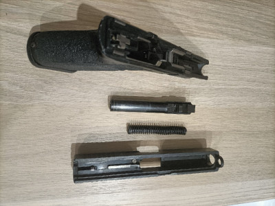 Glock 23 con 2 cargadores