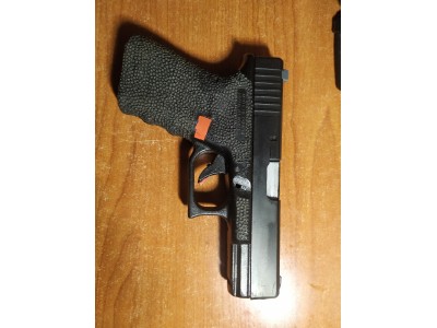 Glock 23 de Kjw + 3 cargadores + funda