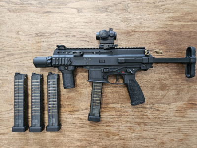 Maruyama (VFC) SCW-9 PRO GBB Sub Compact 2 Mags + Cargadores