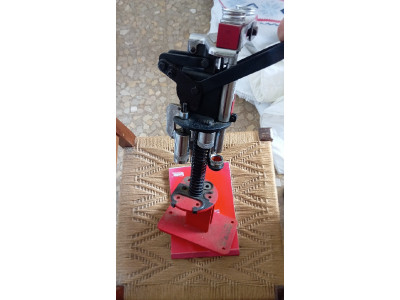 Máquina para cargar cartuchos