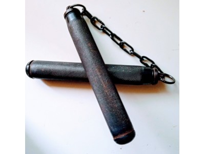 Nunchaku de metal extensible