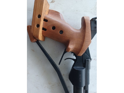Pistola Baikal de  aire comprimido manual.