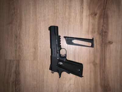 Pistola de airsoft Colt 1911 Rail Gun Full Metal