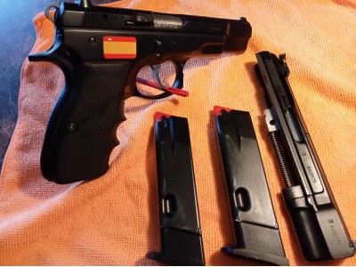 Pistola CZ 75B (9mm Pb) con kit Kadet del 22.