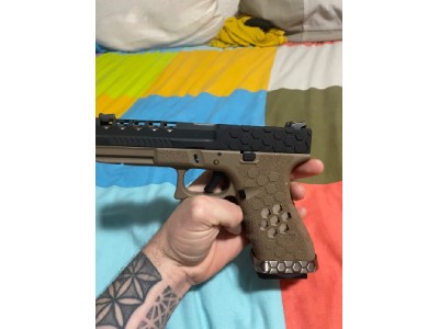 Pistola de airsoft Armorer Works AW Custom