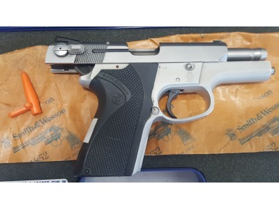 Pistola Smith & Wesson 6906