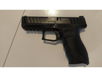 Pistola Stoeger STR9