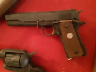 Pistola y Revolver