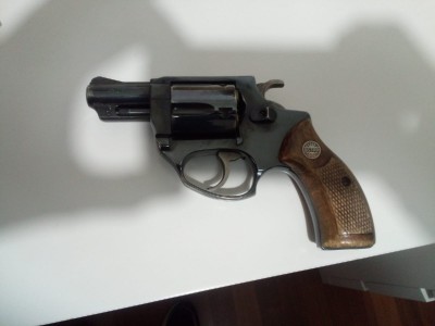 Revolver Astra 2 pulgadas 5 cartuchos