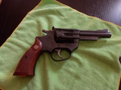 Revolver Astra 4 pulgadas calibre 38.