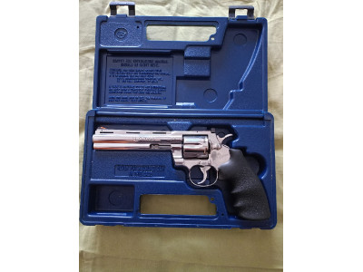 Revolver Colt Python