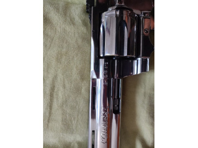 Revolver Colt Python