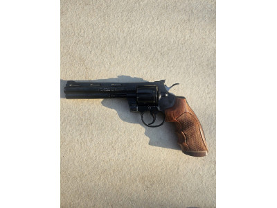 Revolver Colt Python