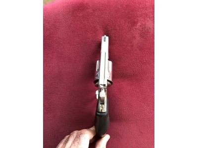 Revolver Taurus 85 inoxidable cachas de goma