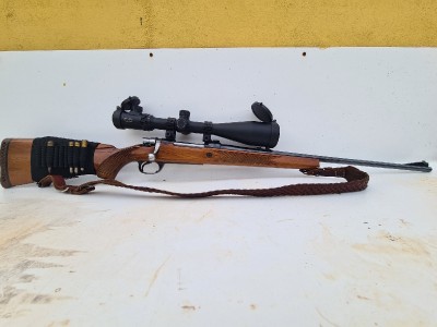 Rifle de cerrojo con visor de 56 de campo