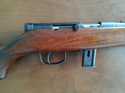 Rifle semiautomático calibre 22 LR Tyrol, Austria, con visor