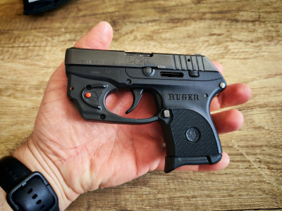 Ruger LCP .380 con láser Viridian