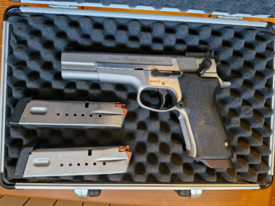 Smith & Wesson Modelo 5906 Target Champion