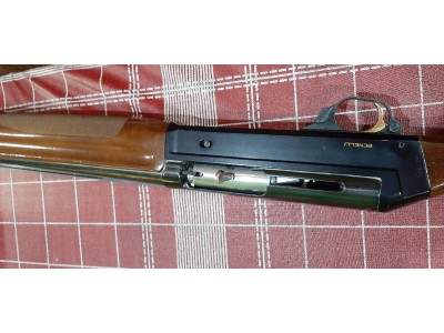 Escopeta repetidora Benelli Súperligera Premium cal 12