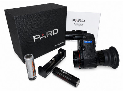Visor nocturno Pard NV007S. Cargador y pilas.