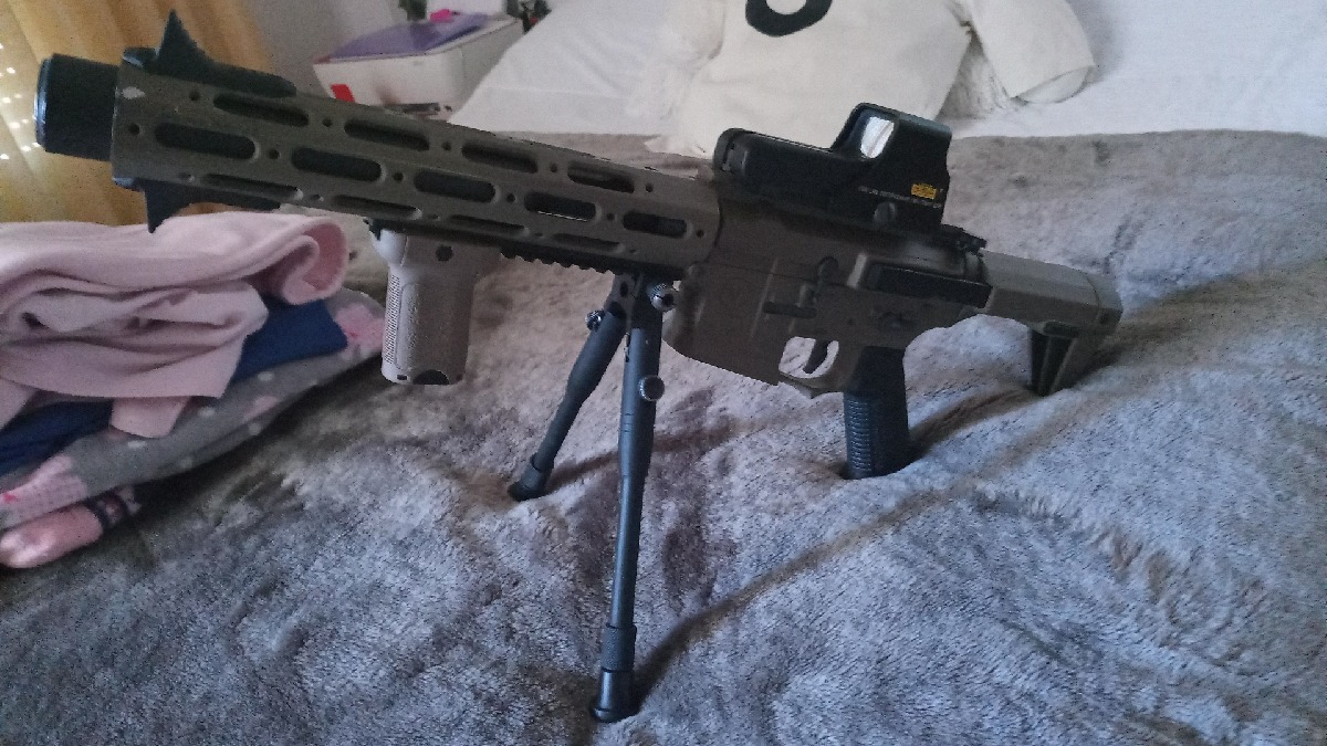 Ares Amoeba AM-013 + Mira Holográfica