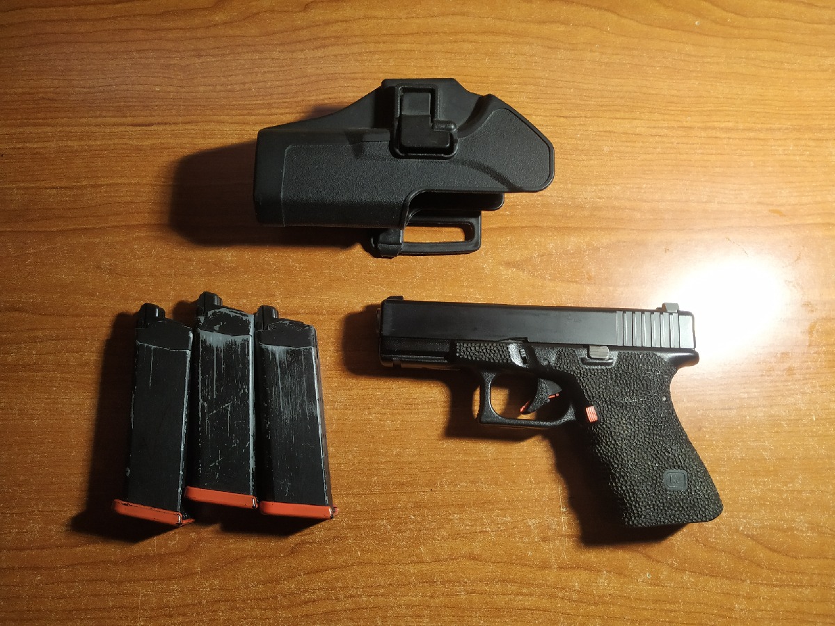 Glock 23 KJW + 3 cargadores + funda