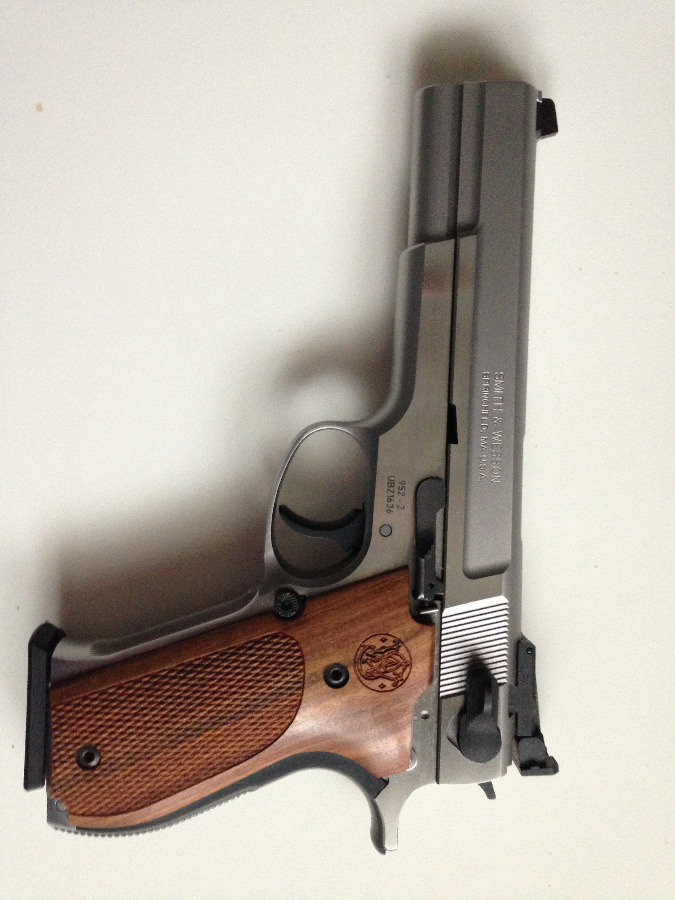 Pistola S&W 952 de 5"