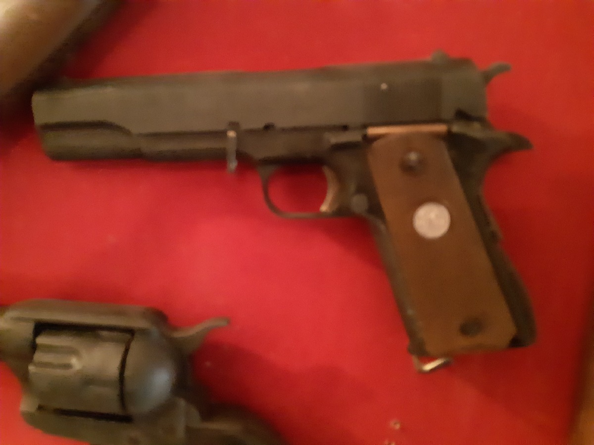 Pistola y Revolver